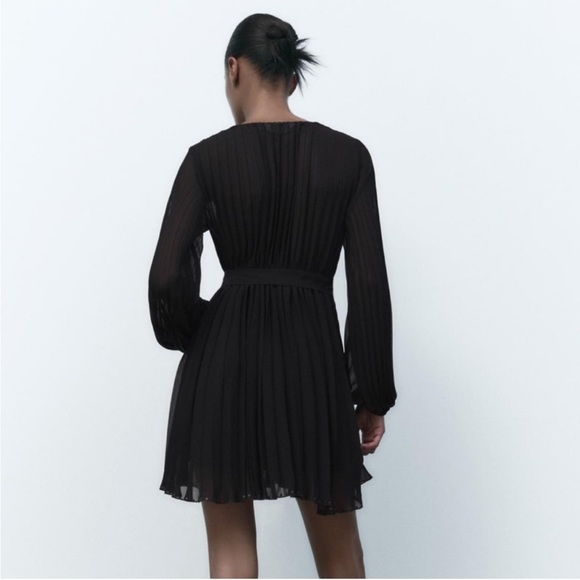 Black pleated Zara mini dress - Picture 4 of 8